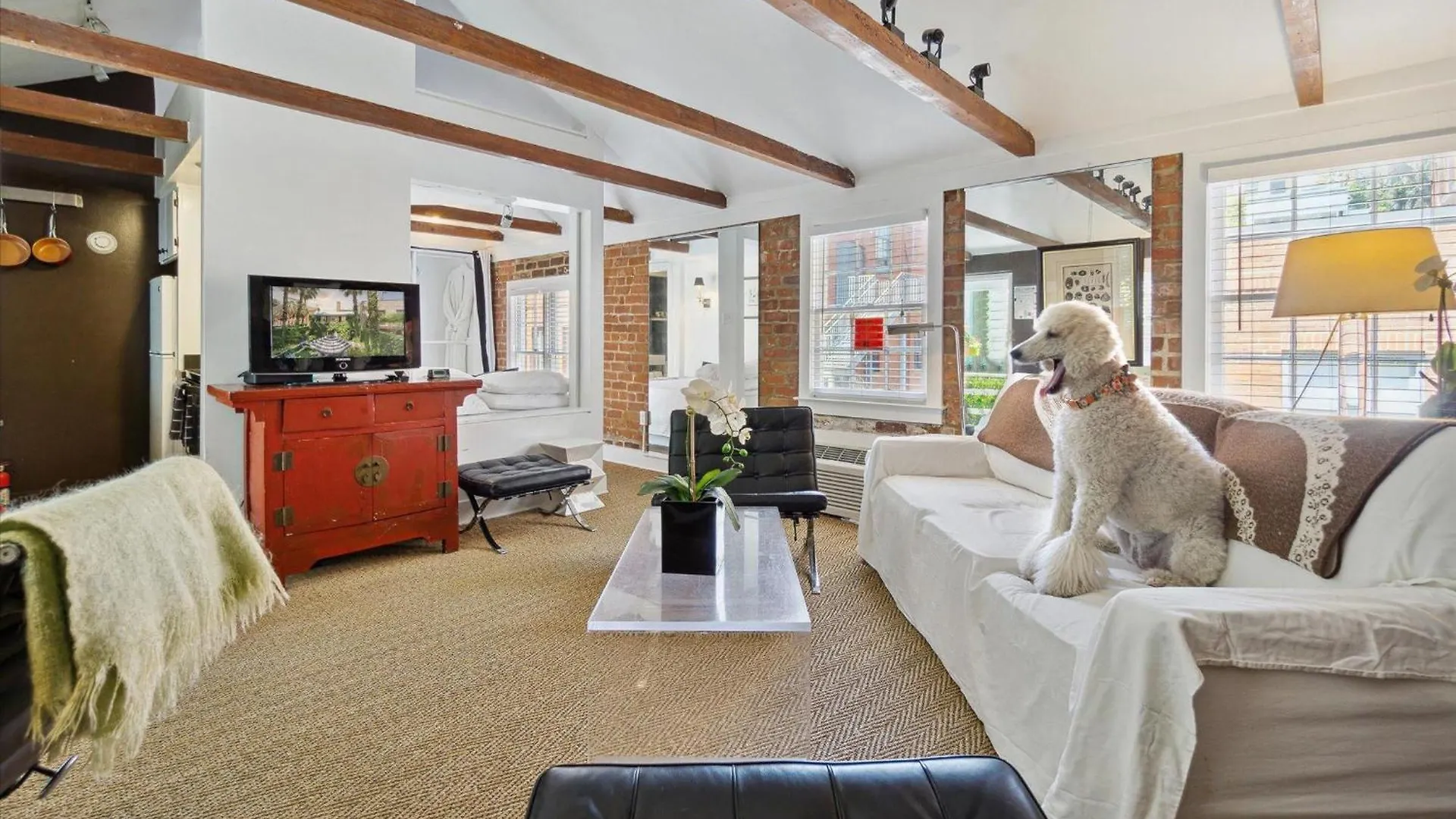 16 E Jones Carriage House * Savannah