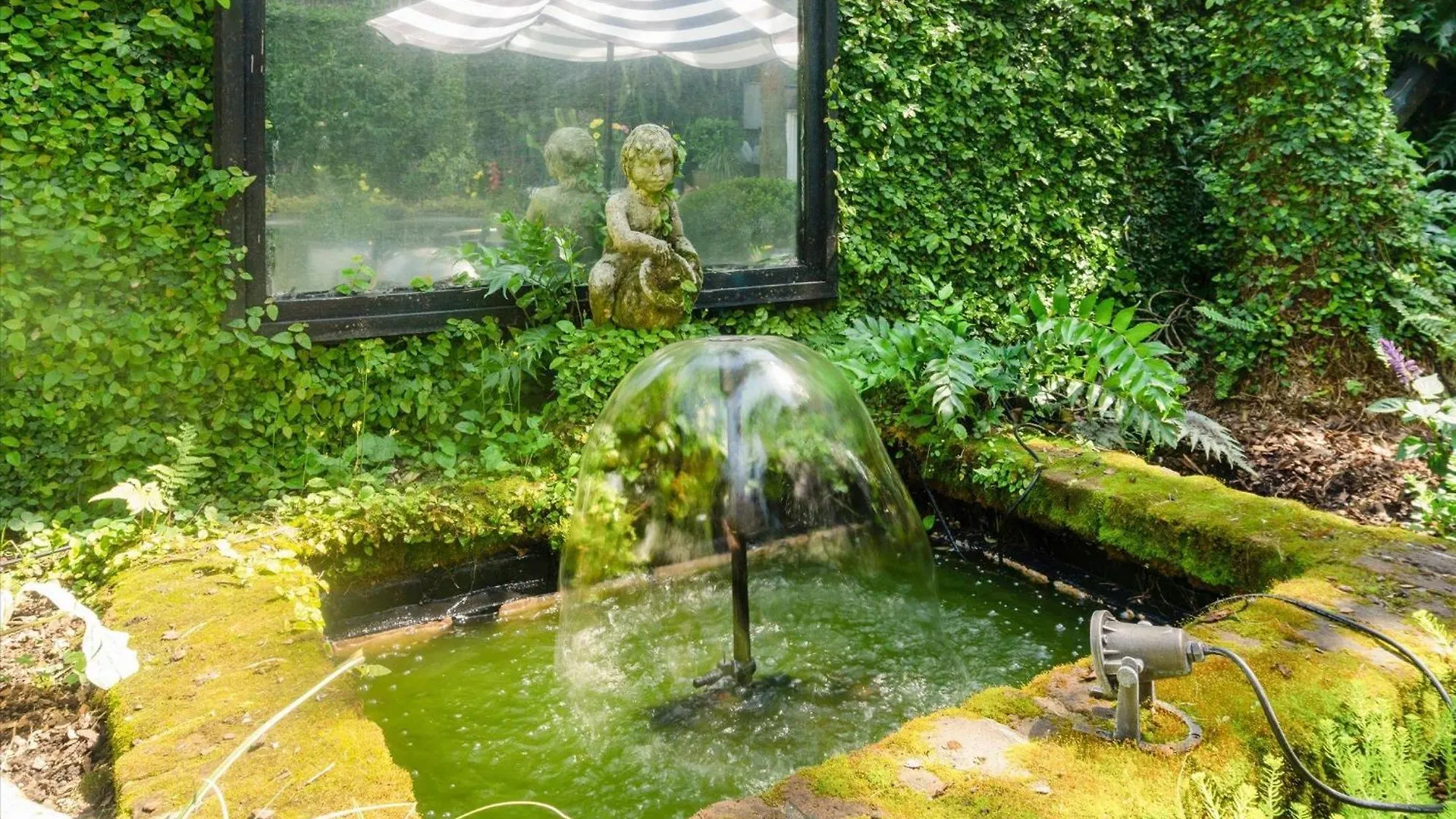 16 E Jones Carriage House * Savannah