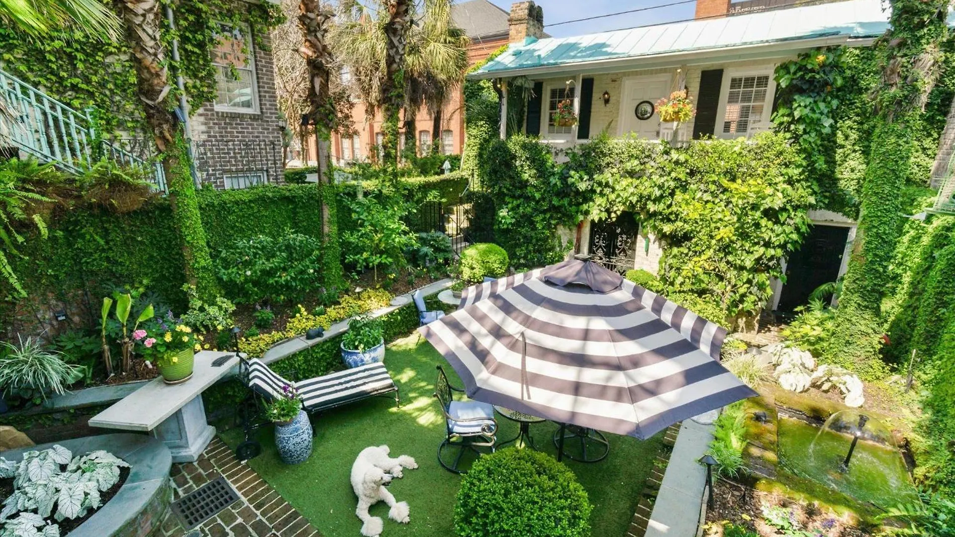 16 E Jones Carriage House * Savannah