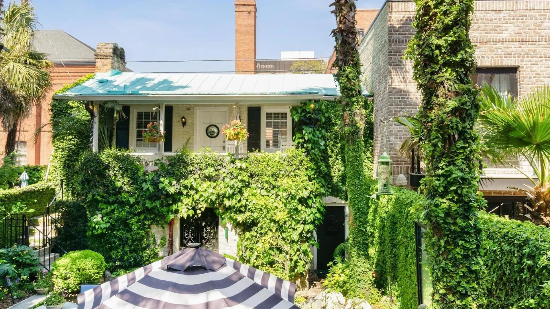 16 E Jones Carriage House *