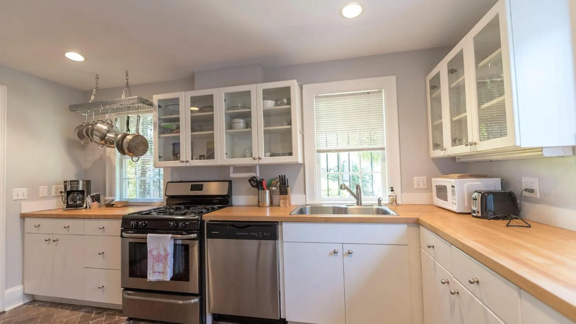 321 E Congress Garden Apartment