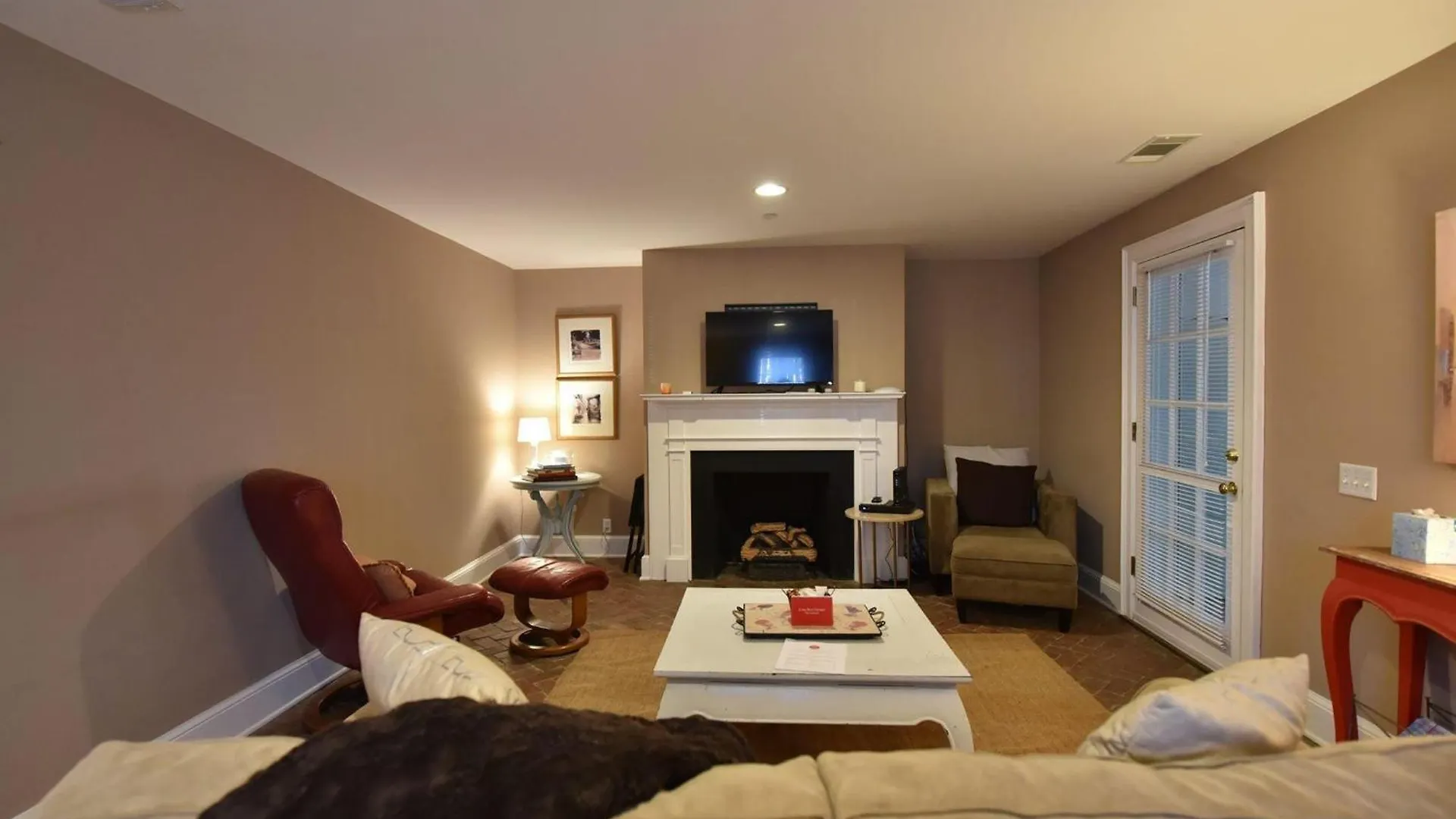 321 E Congress Garden * Savannah