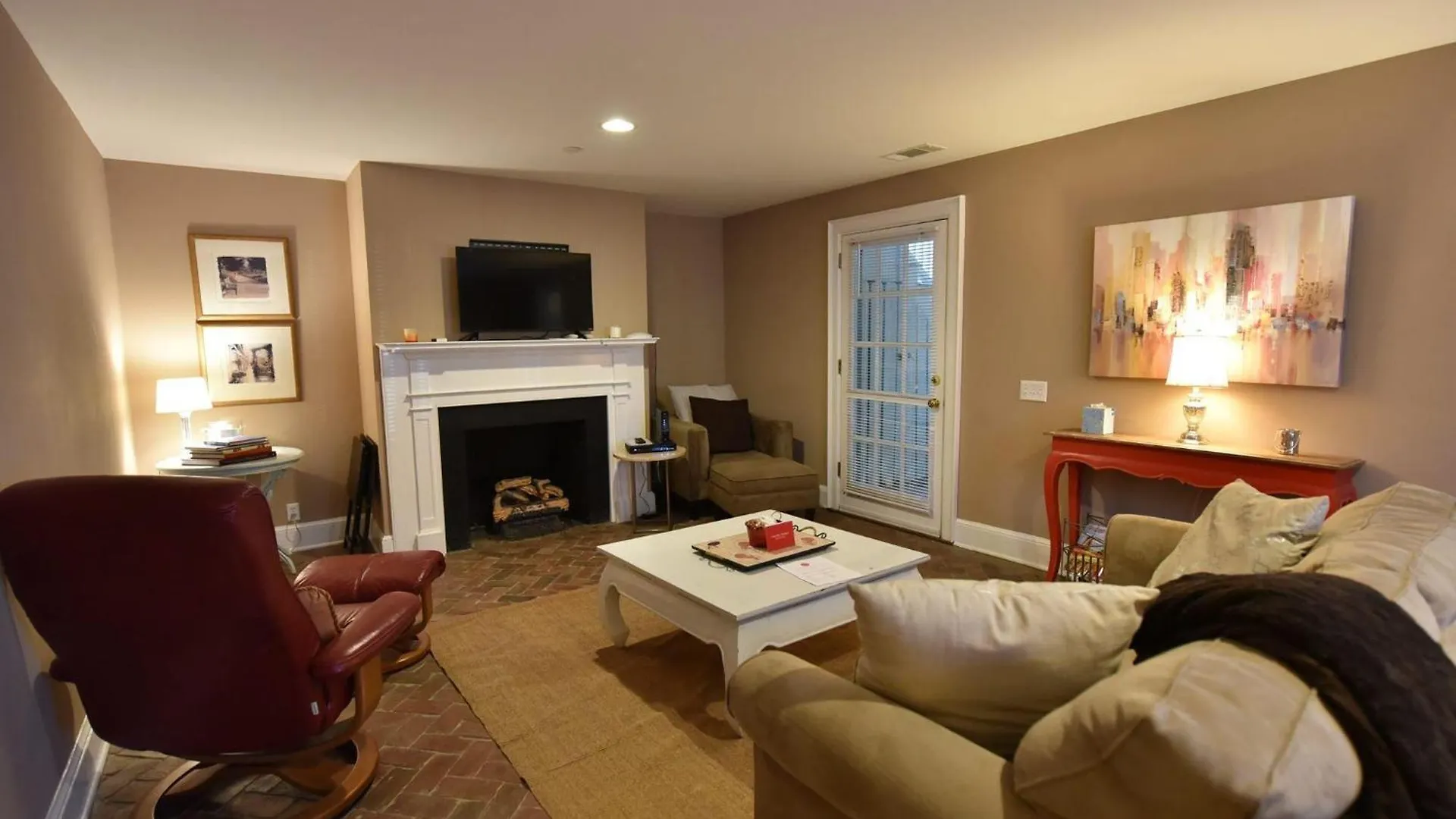 321 E Congress Garden Apartment