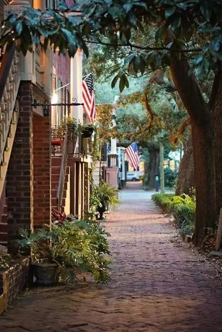 Apartment 17 E Jones Garden