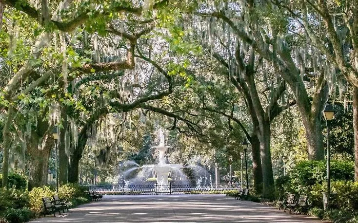 17 E Jones Garden Apartment Savannah