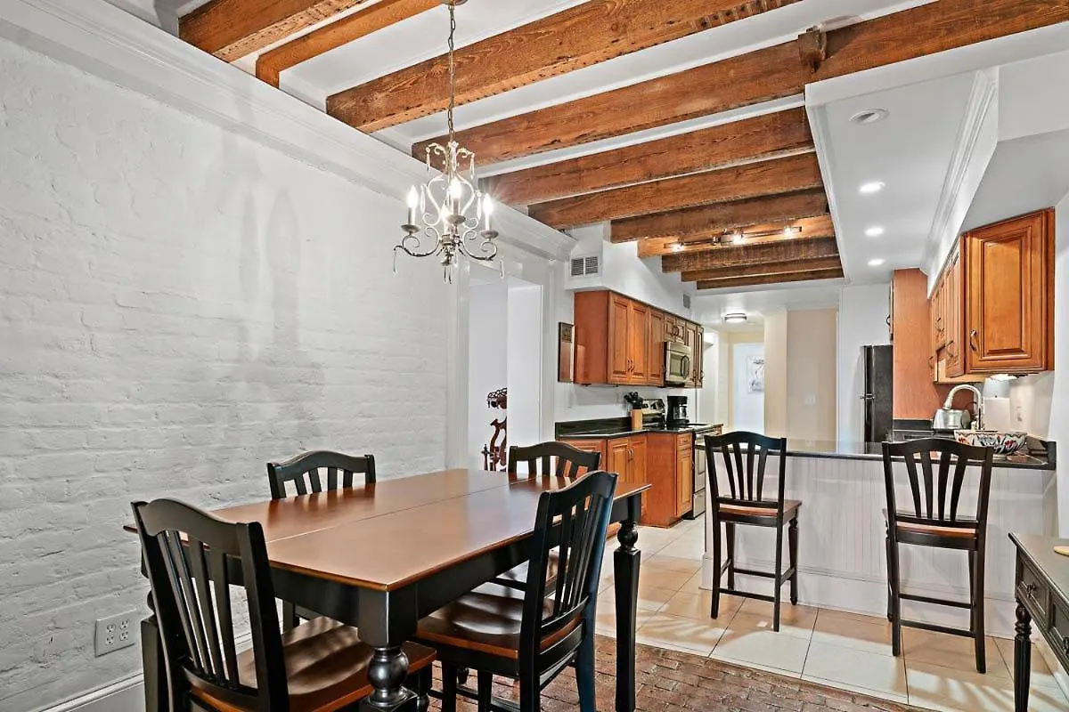21 E York Apartment Savannah