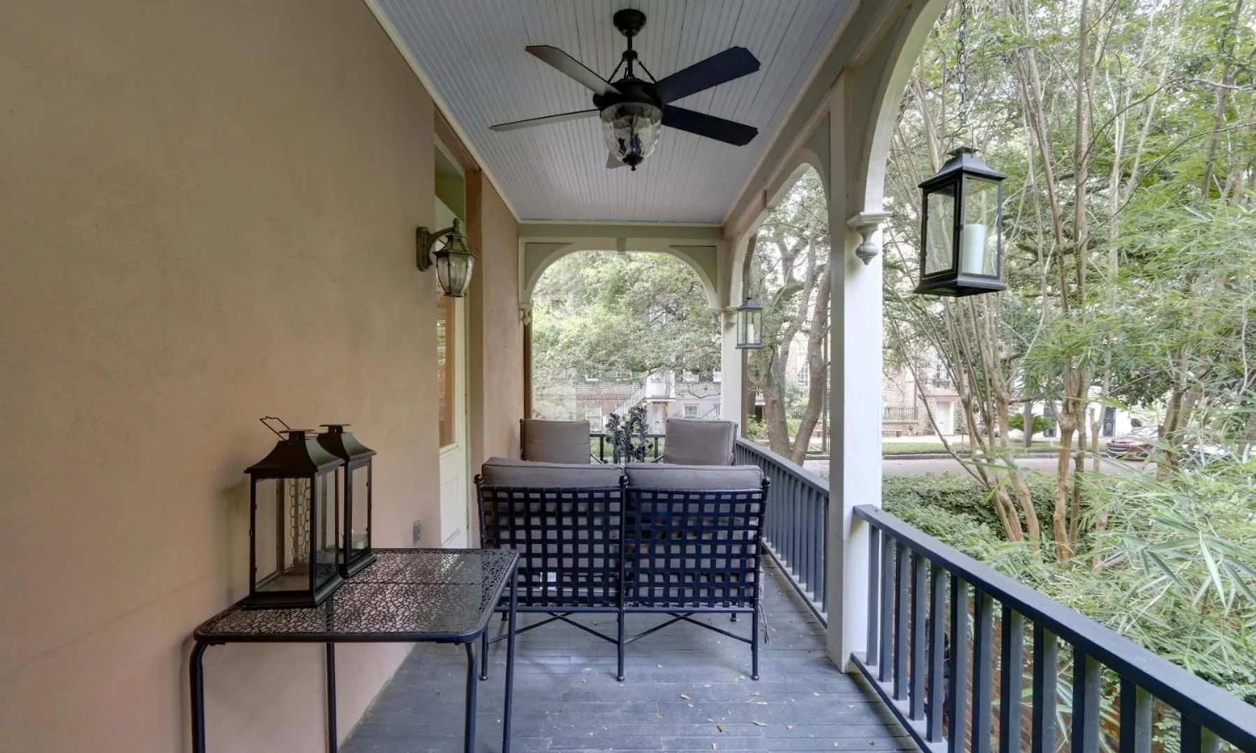 121 W Jones Parlor Savannah