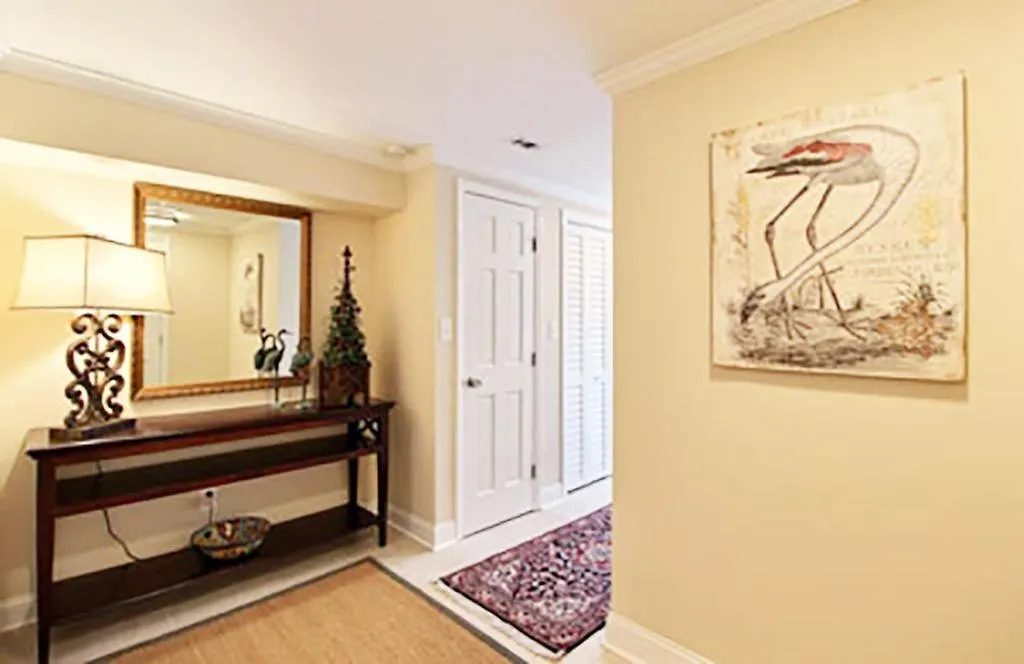 Apartment 21 E York *