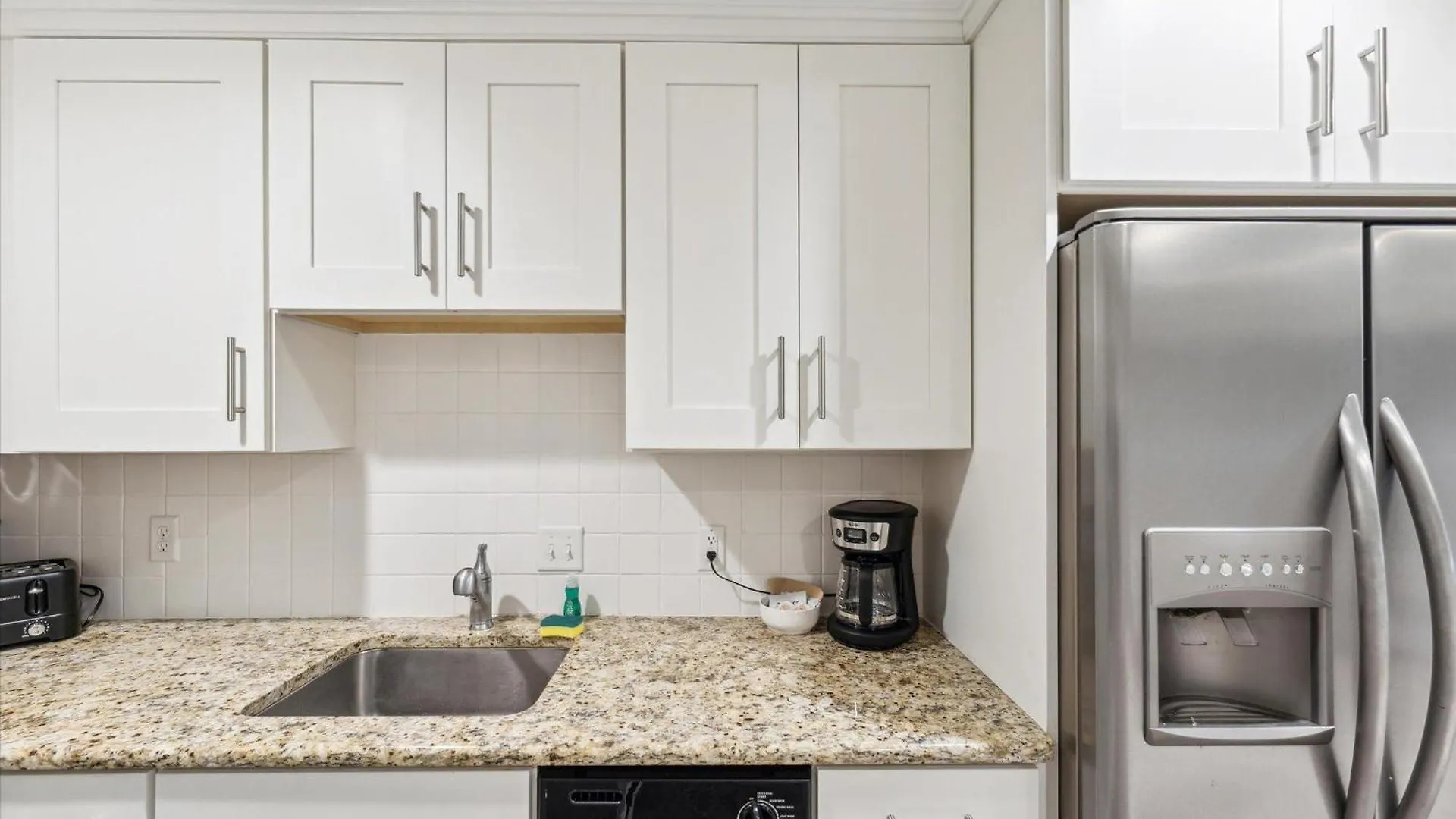Apartment 308 W Taylor Street Garden *