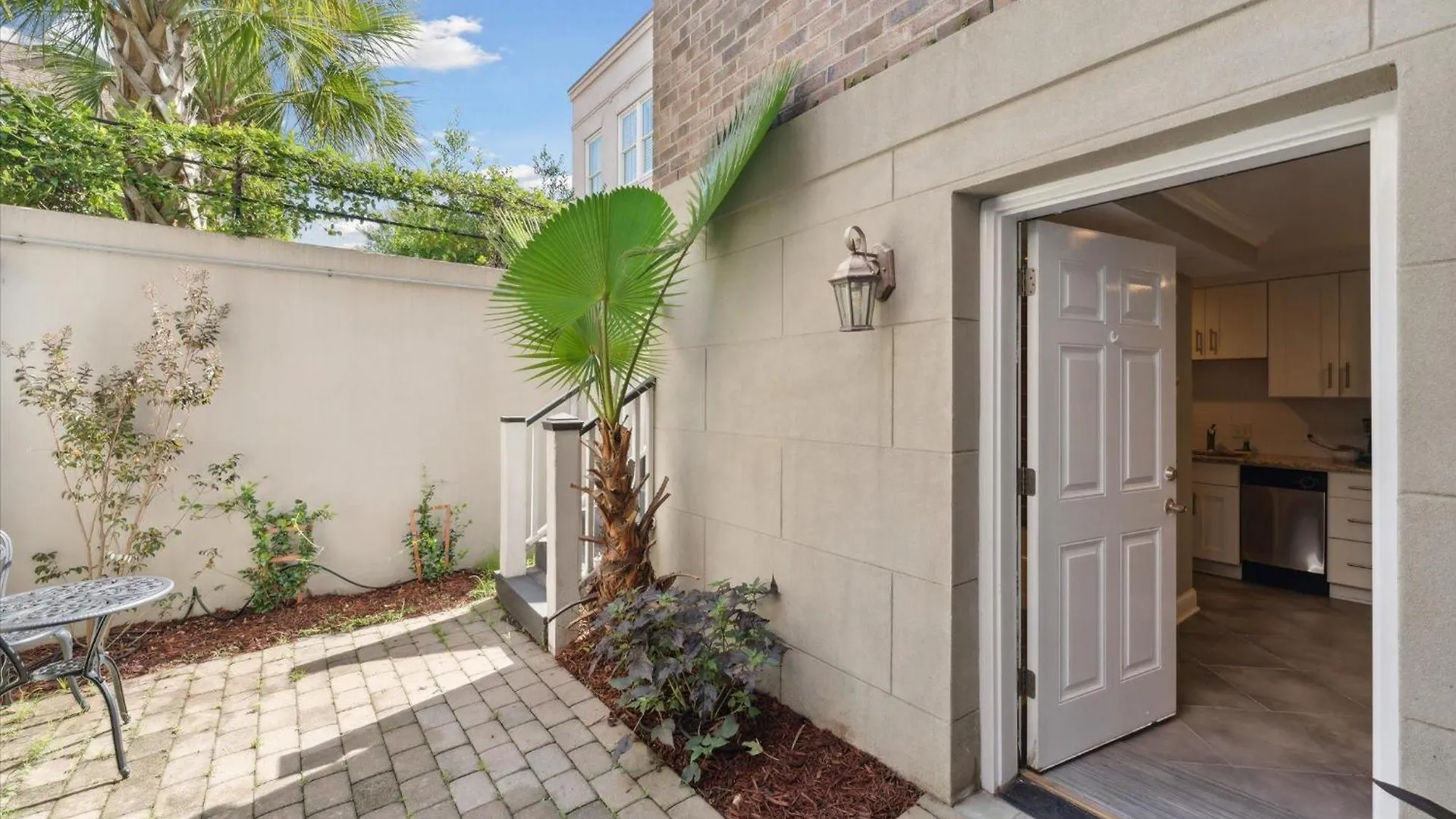 308 W Taylor Street Garden * Savannah