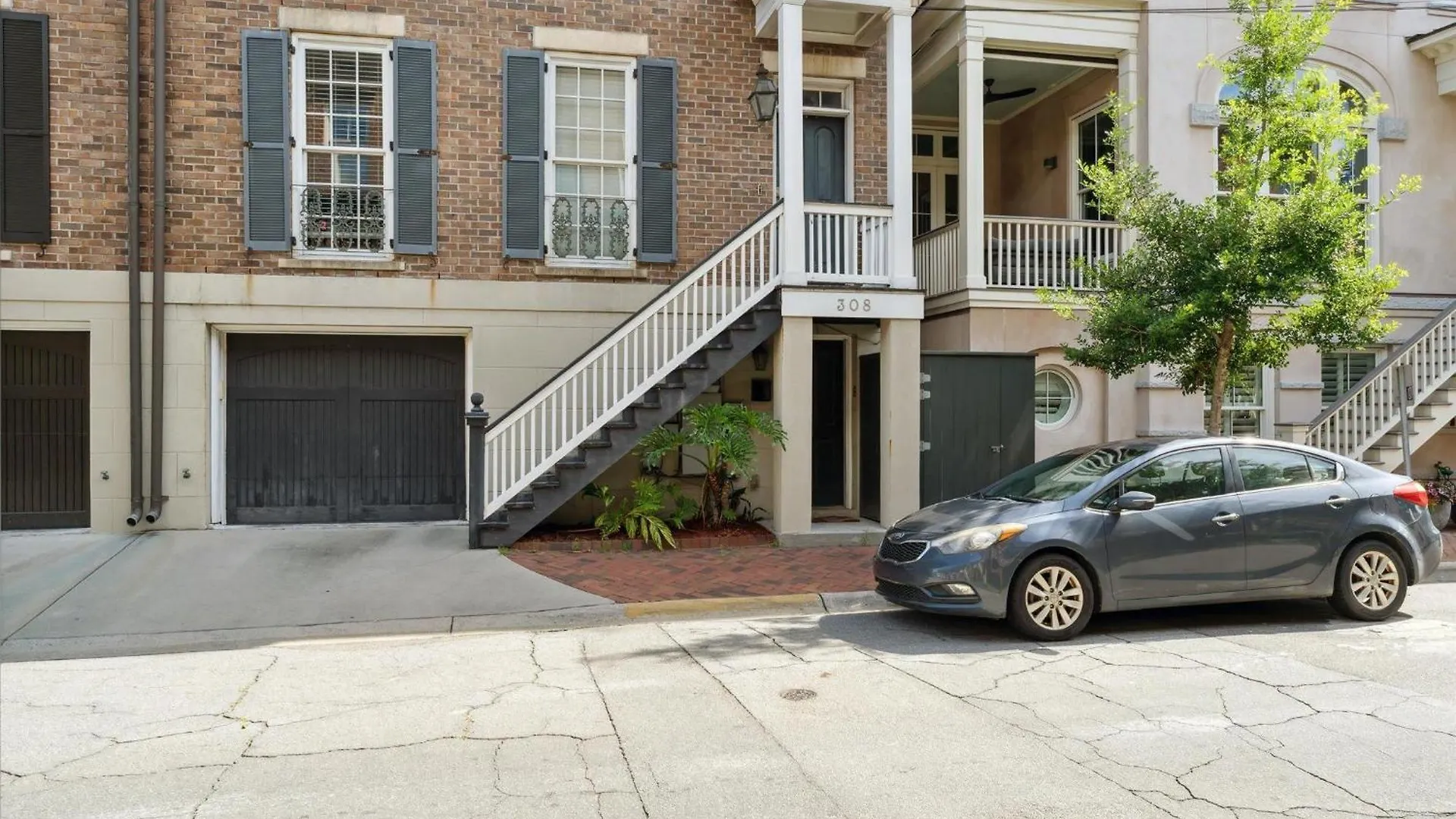 308 W Taylor Street Garden