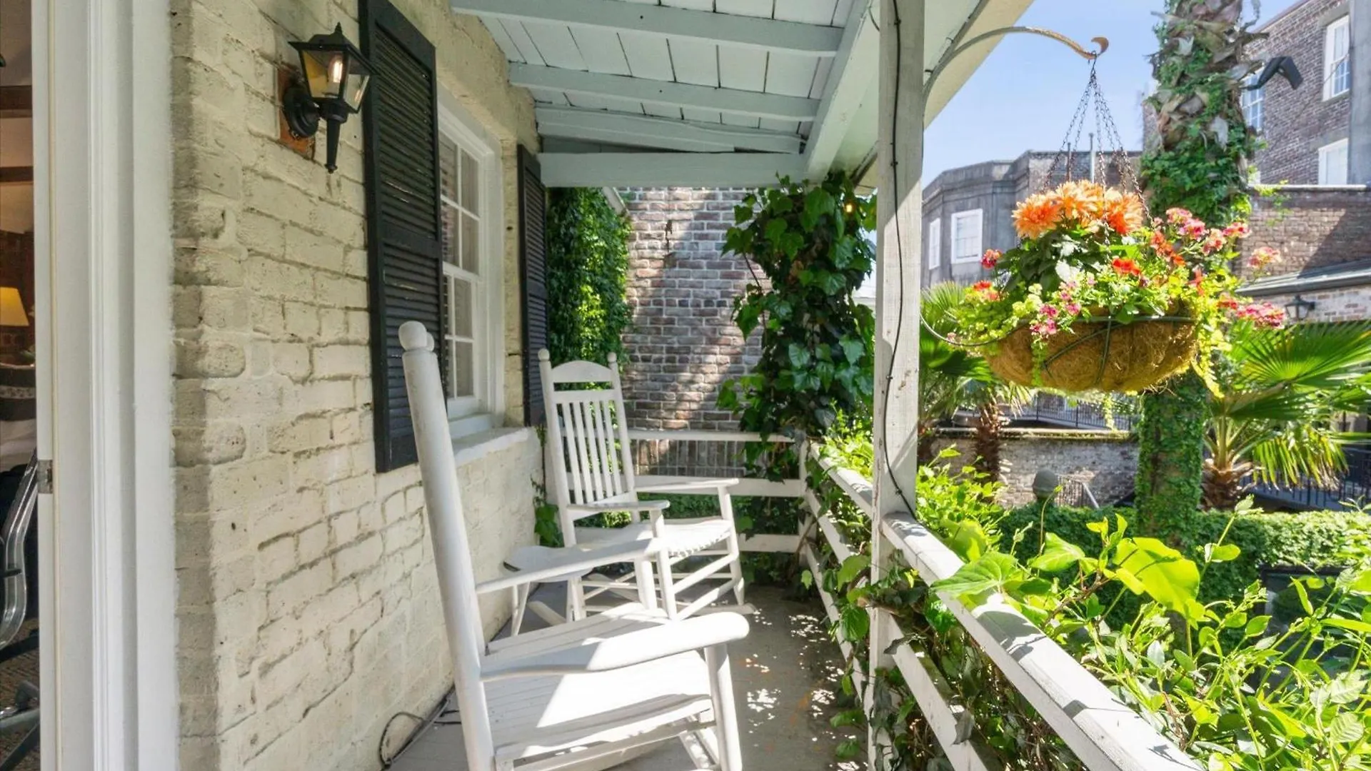 16 E Jones Carriage House *