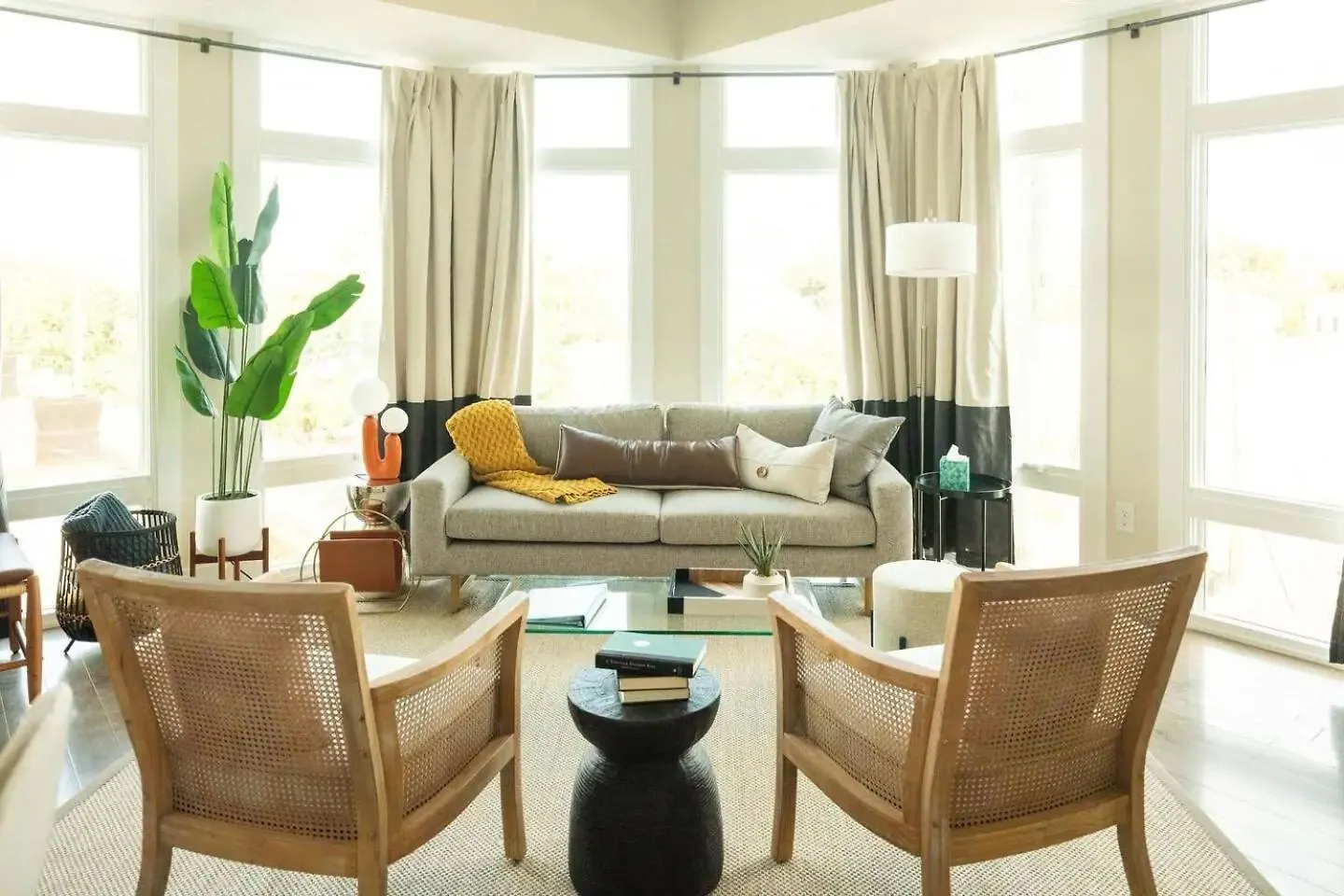 Downtown, Contemporary, 2 Bedroom, Roof Terrace! 2a