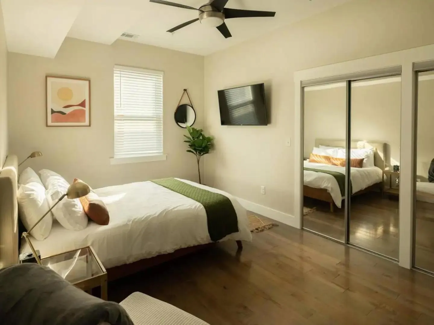 Downtown, Contemporary, 2 Bedroom, Roof Terrace! 2a *