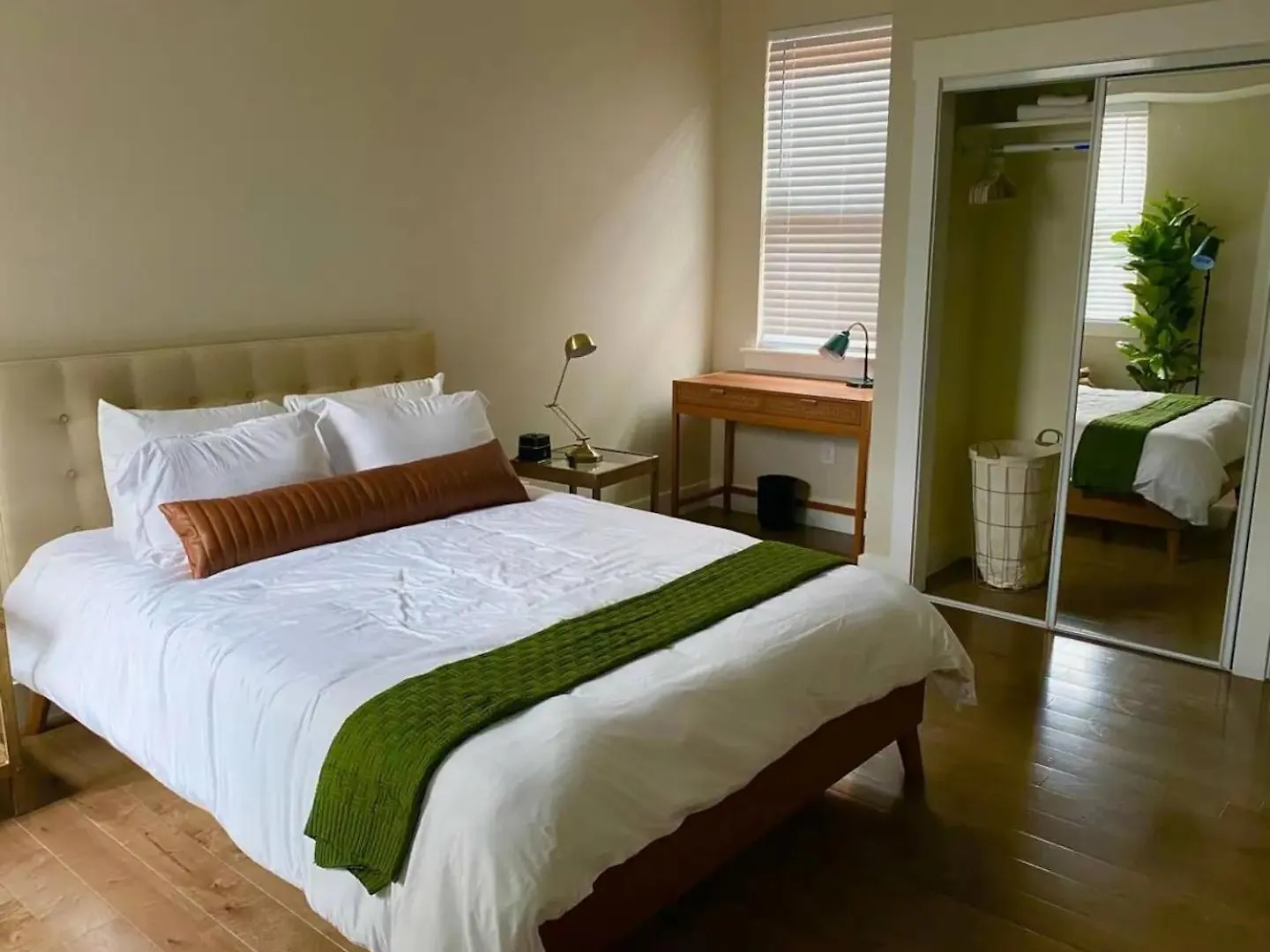 Downtown, Contemporary, 2 Bedroom, Roof Terrace! 2a Savannah