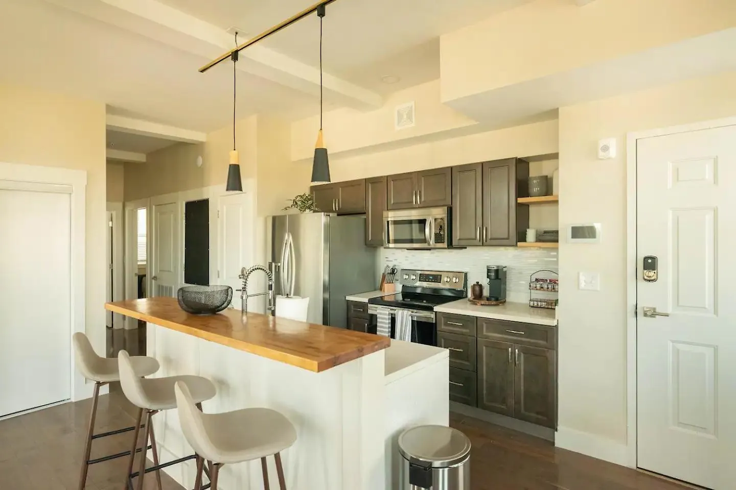 Downtown, Contemporary, 2 Bedroom, Roof Terrace! 2a
