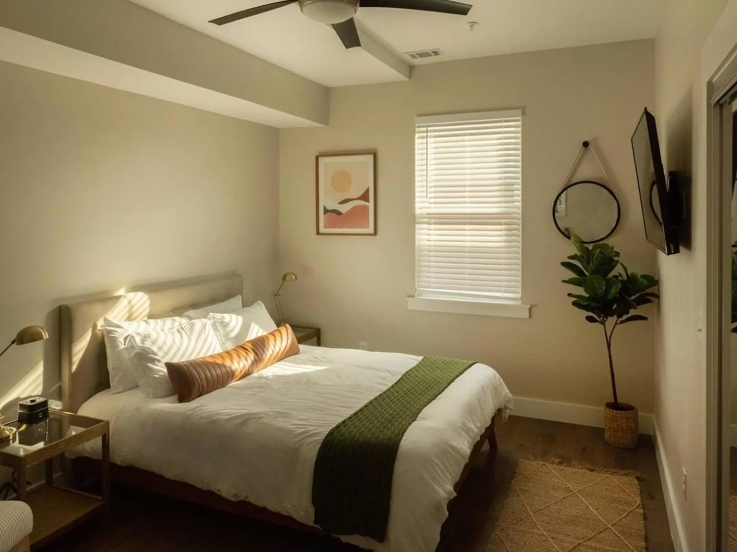 Apartment Downtown, Contemporary, 2 Bedroom, Roof Terrace! 2a