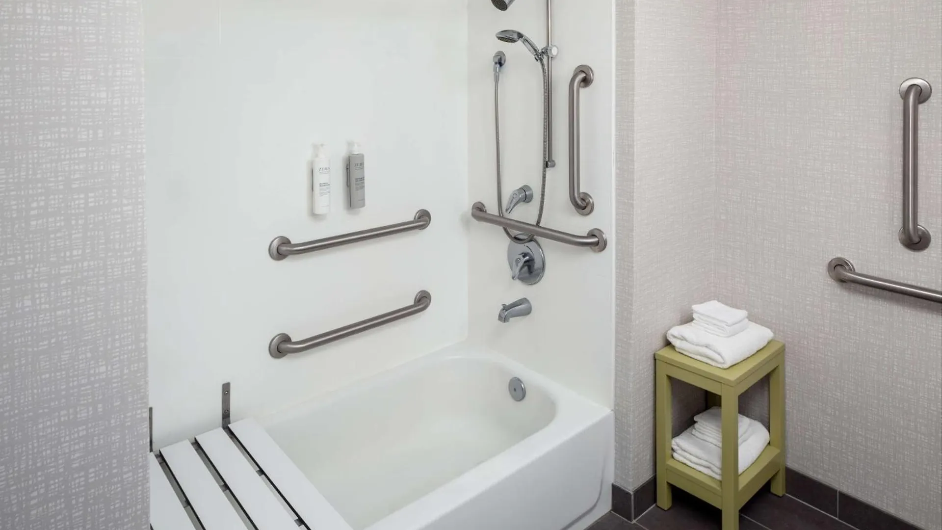 Hampton & - I-95 South - Gateway Hotell 3*