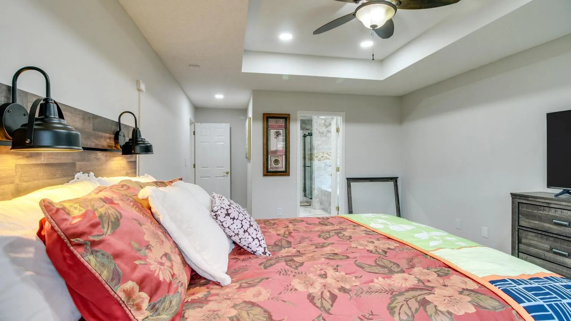 3 Mi To Oglethorpe Mall With Fenced Yard!