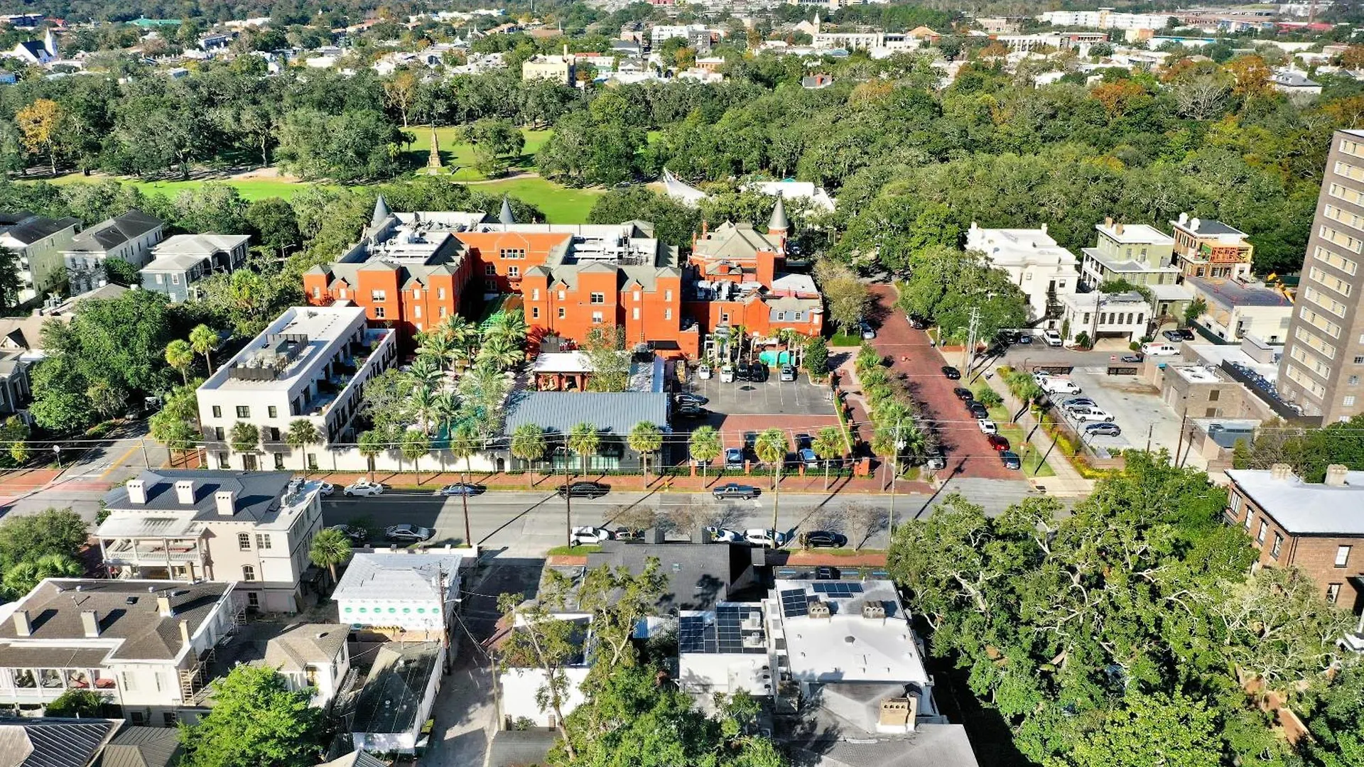 704 Abercorn Apartment *