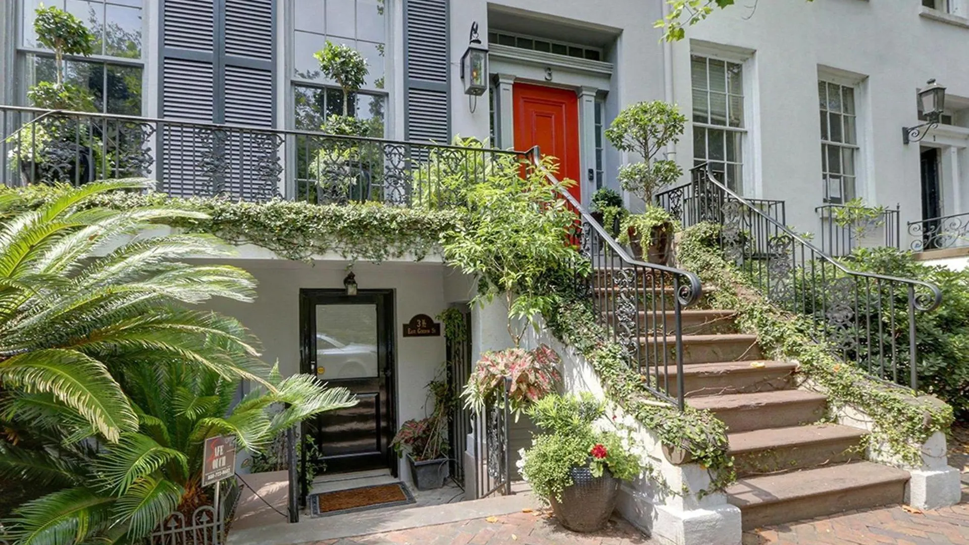 Under The Red Door On Monterey Apartment Savannah