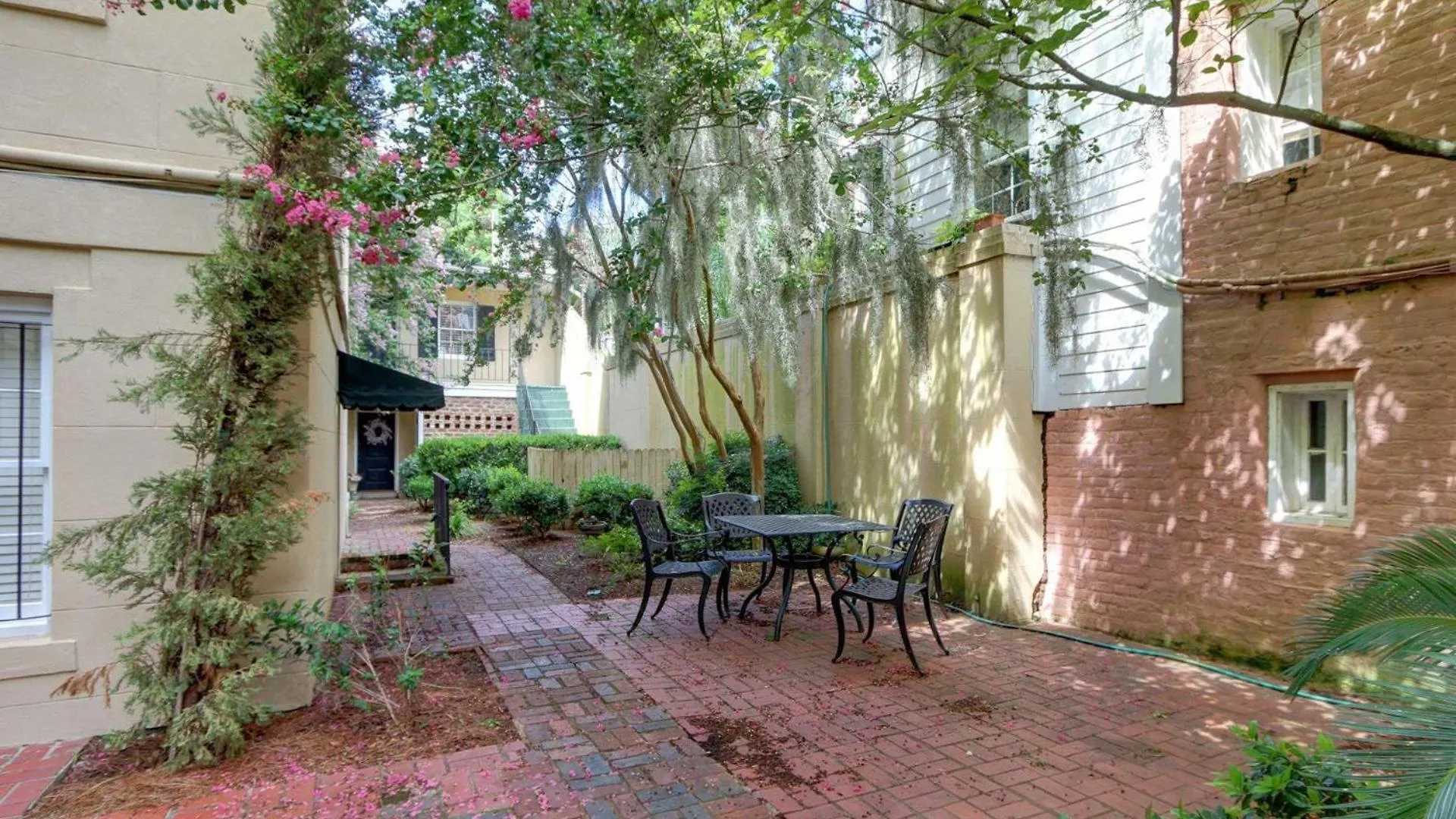 Apartment Romancing The Jones