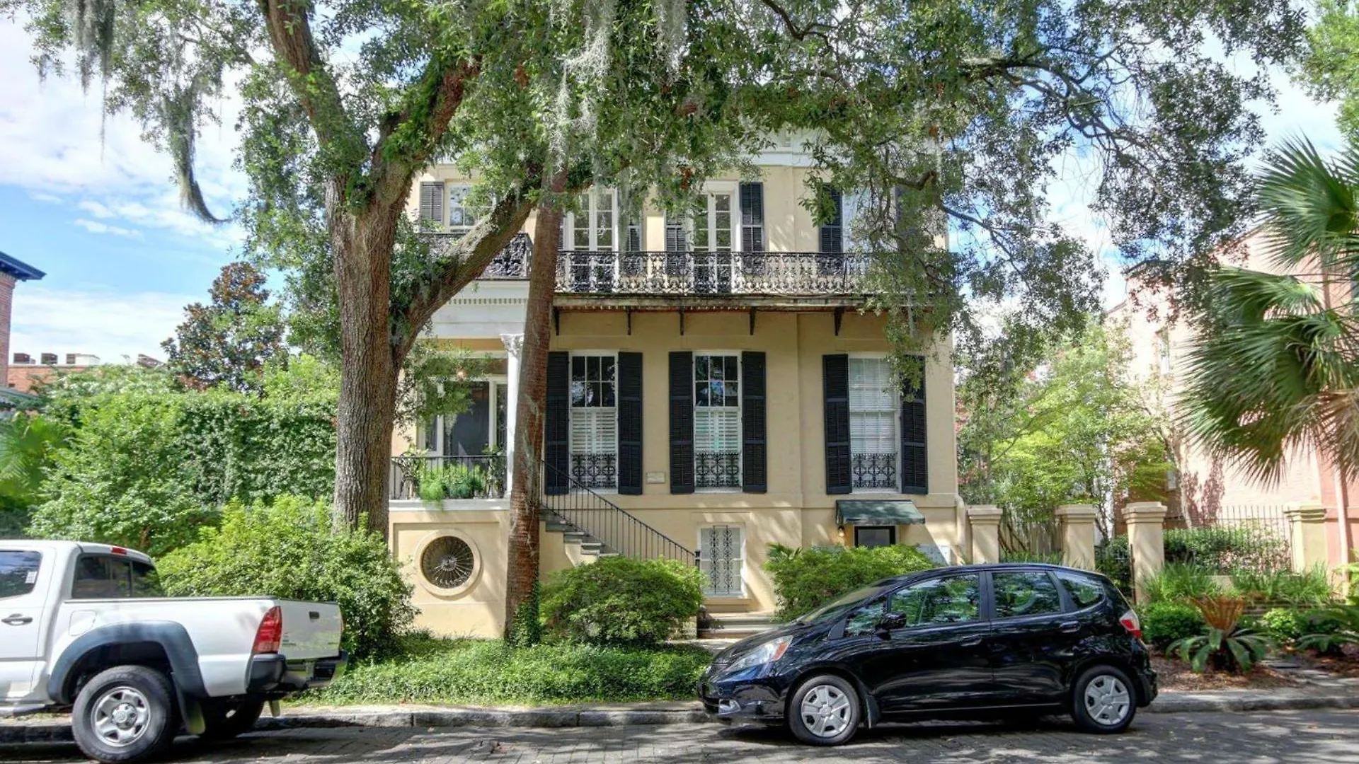 Romancing The Jones * Savannah