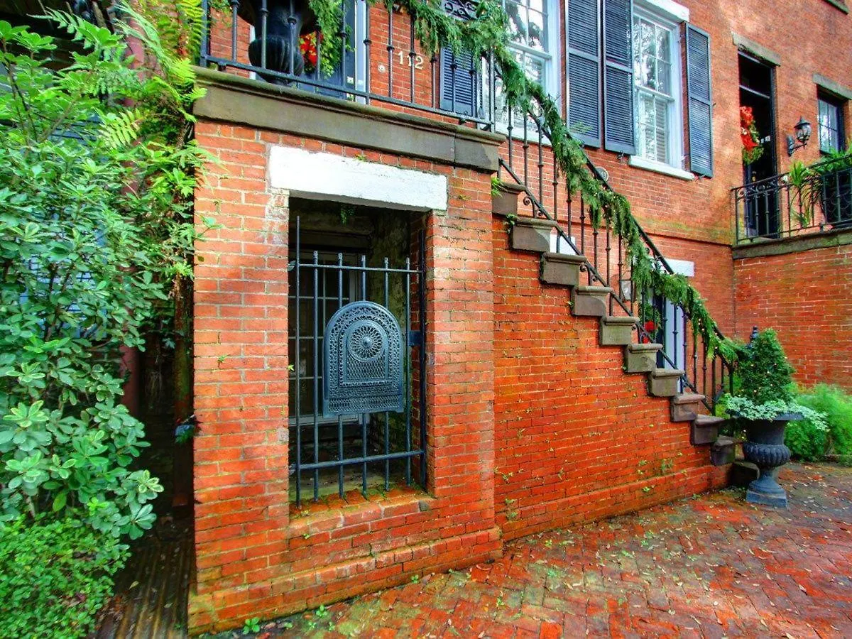 Jones Street Retreat *
