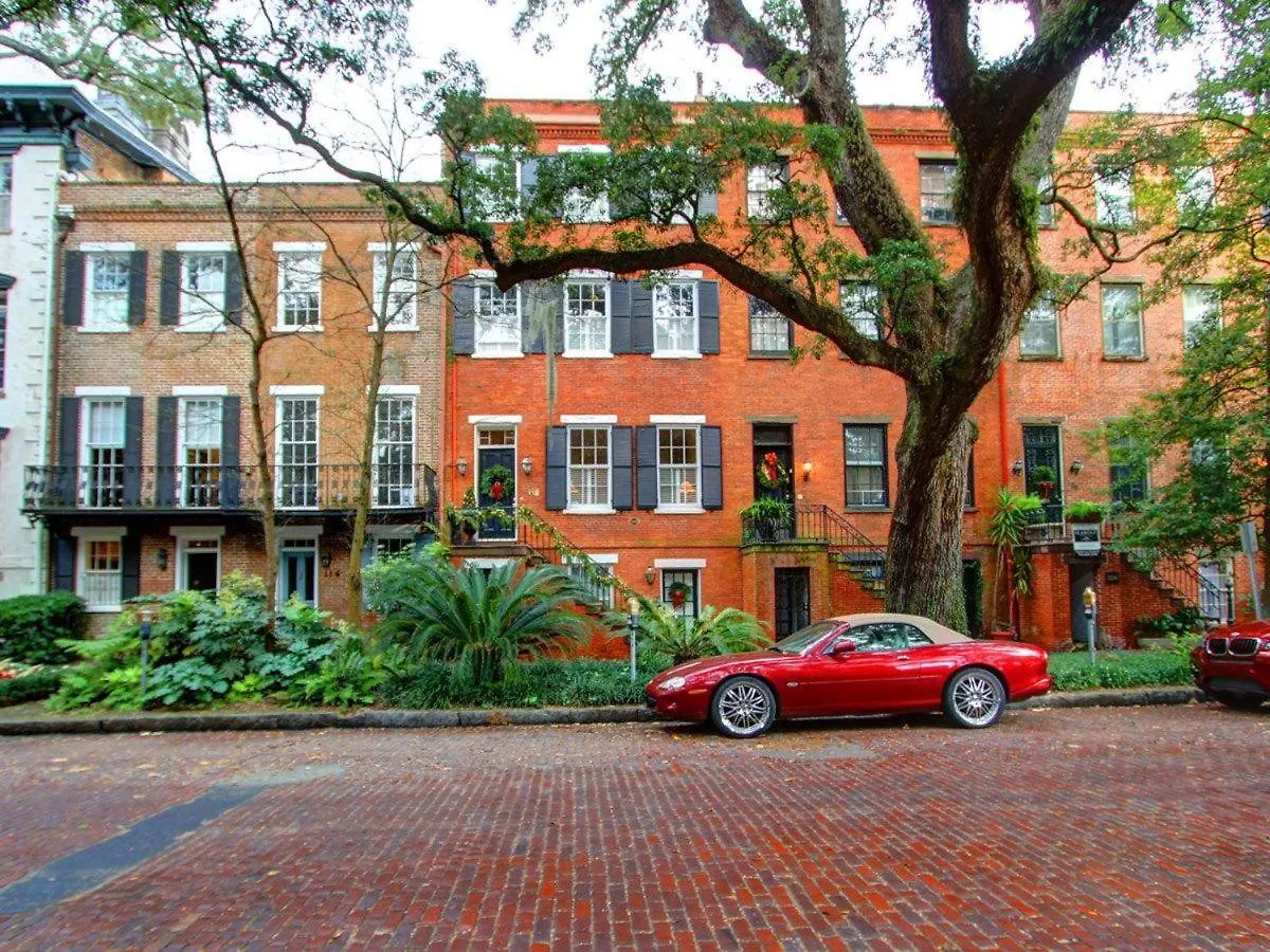 Jones Street Retreat *