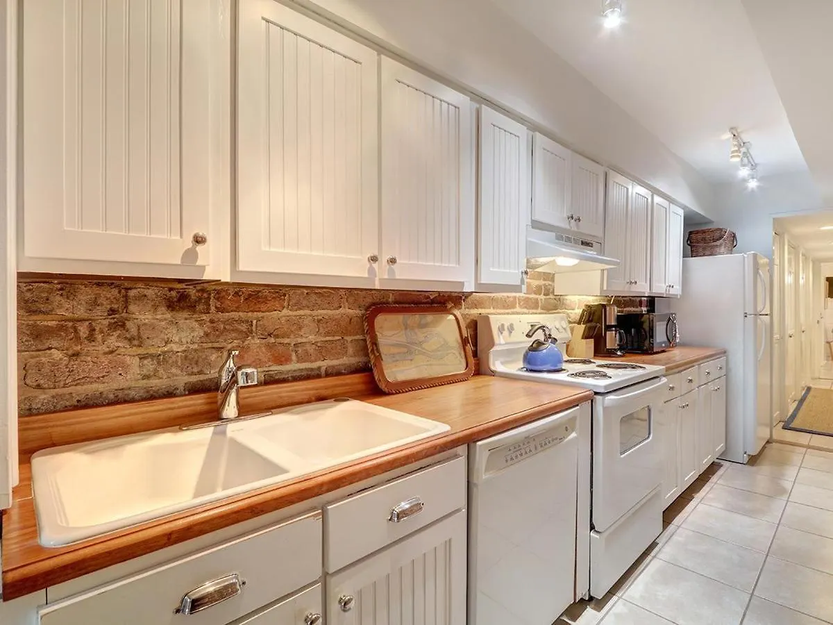 Jones Street Retreat