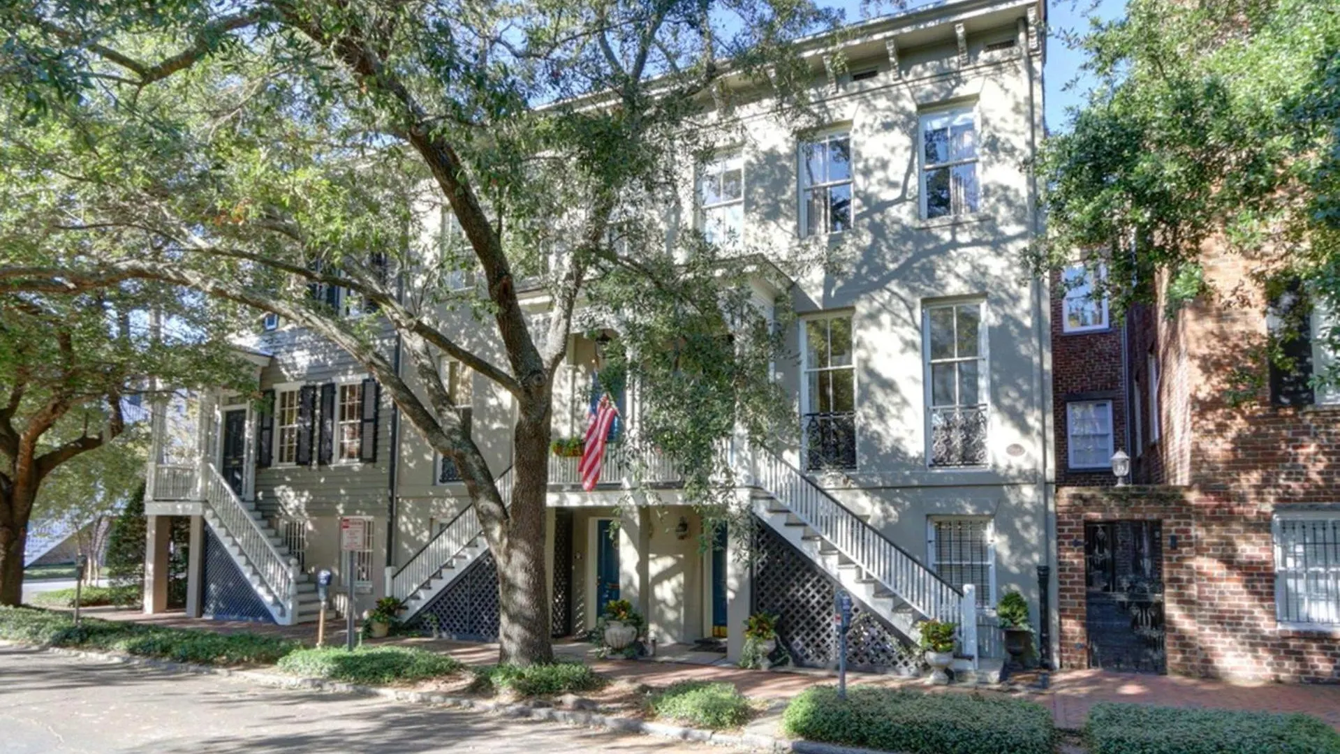 Isaac Laroche Main Apartment
