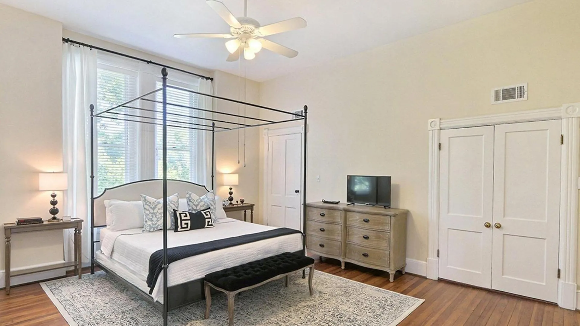 Charlton On Lafayette Apartment