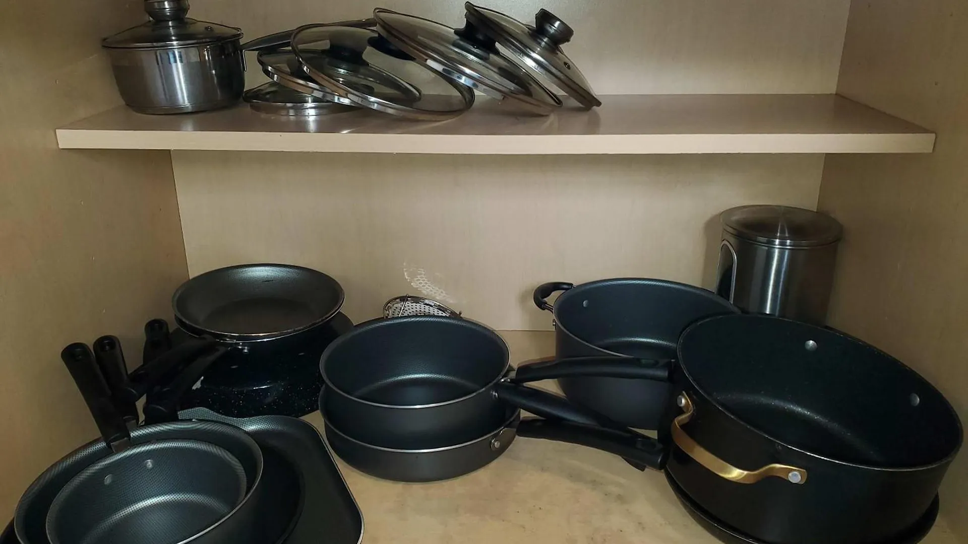 Near Hospital And Downtown- On Leghorn Holiday home *