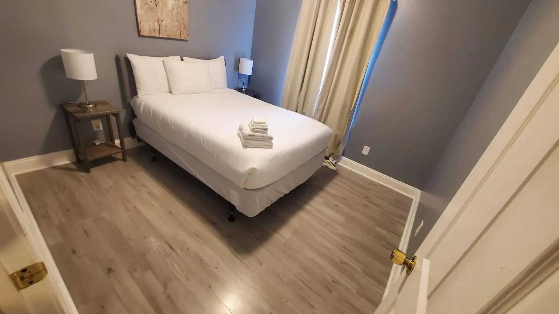 Near Hospital And Downtown- On Leghorn Savannah