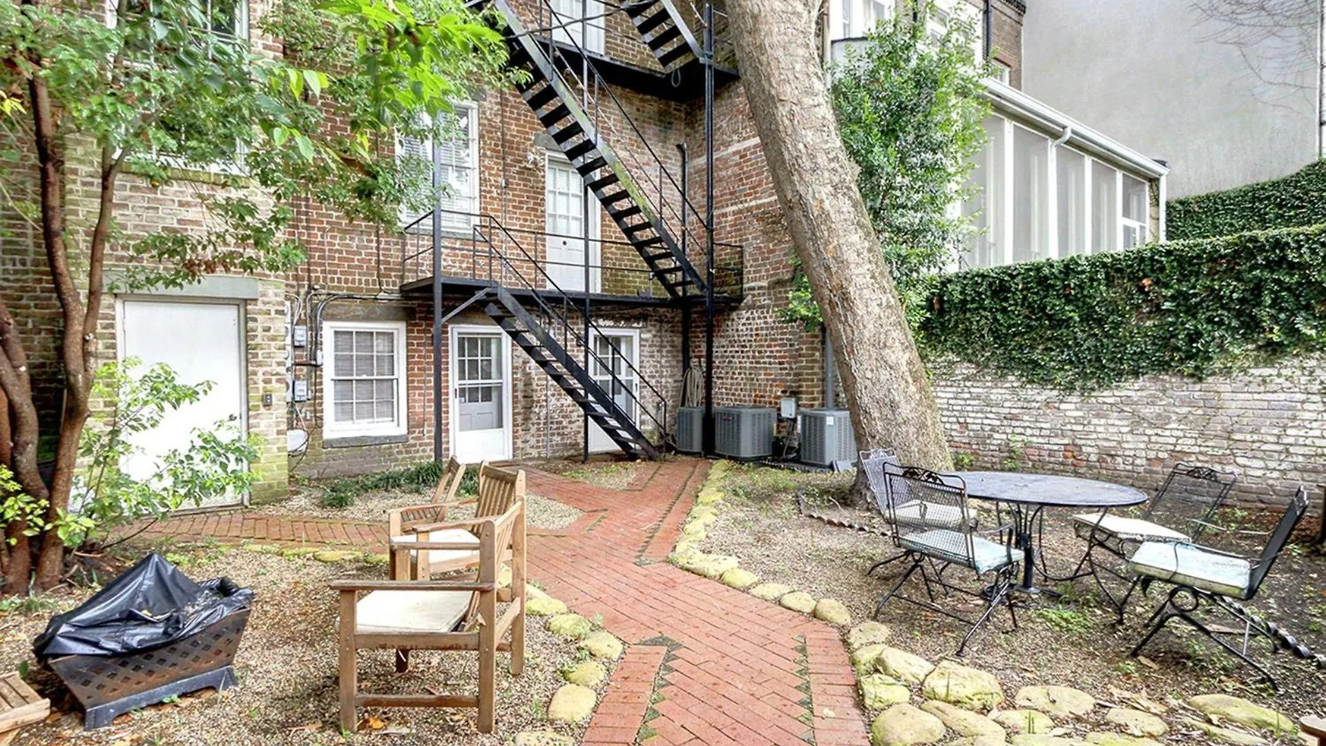 Oglethorpe Manor Garden Level Savannah