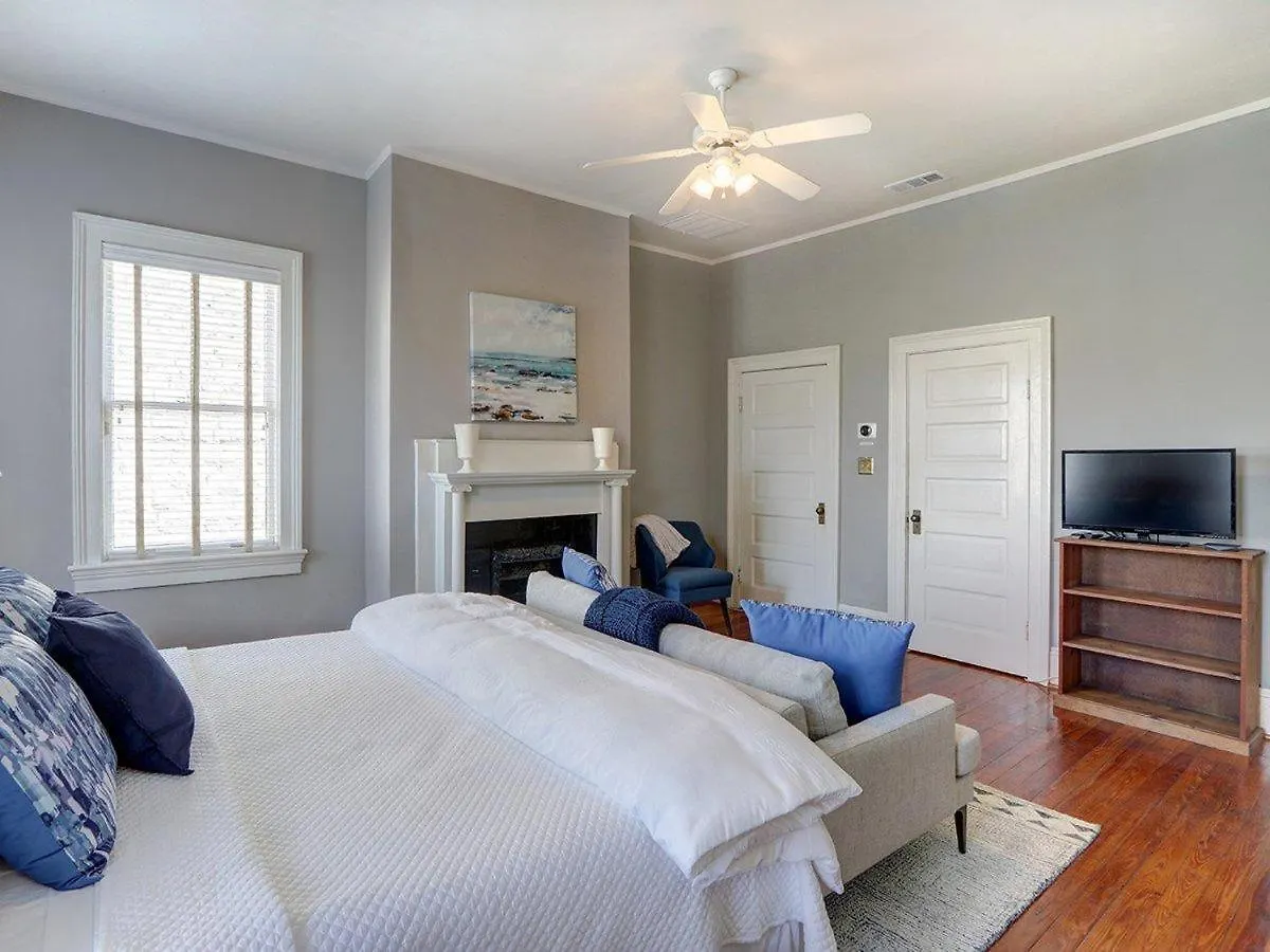 Southern Elegance Main House Holiday home
