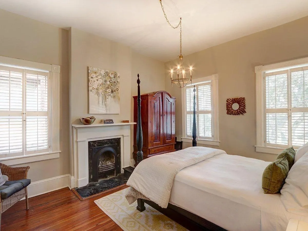 Luxury On Lincoln Holiday home