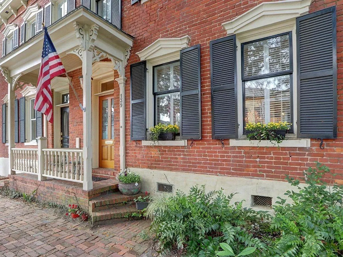 Luxury On Lincoln