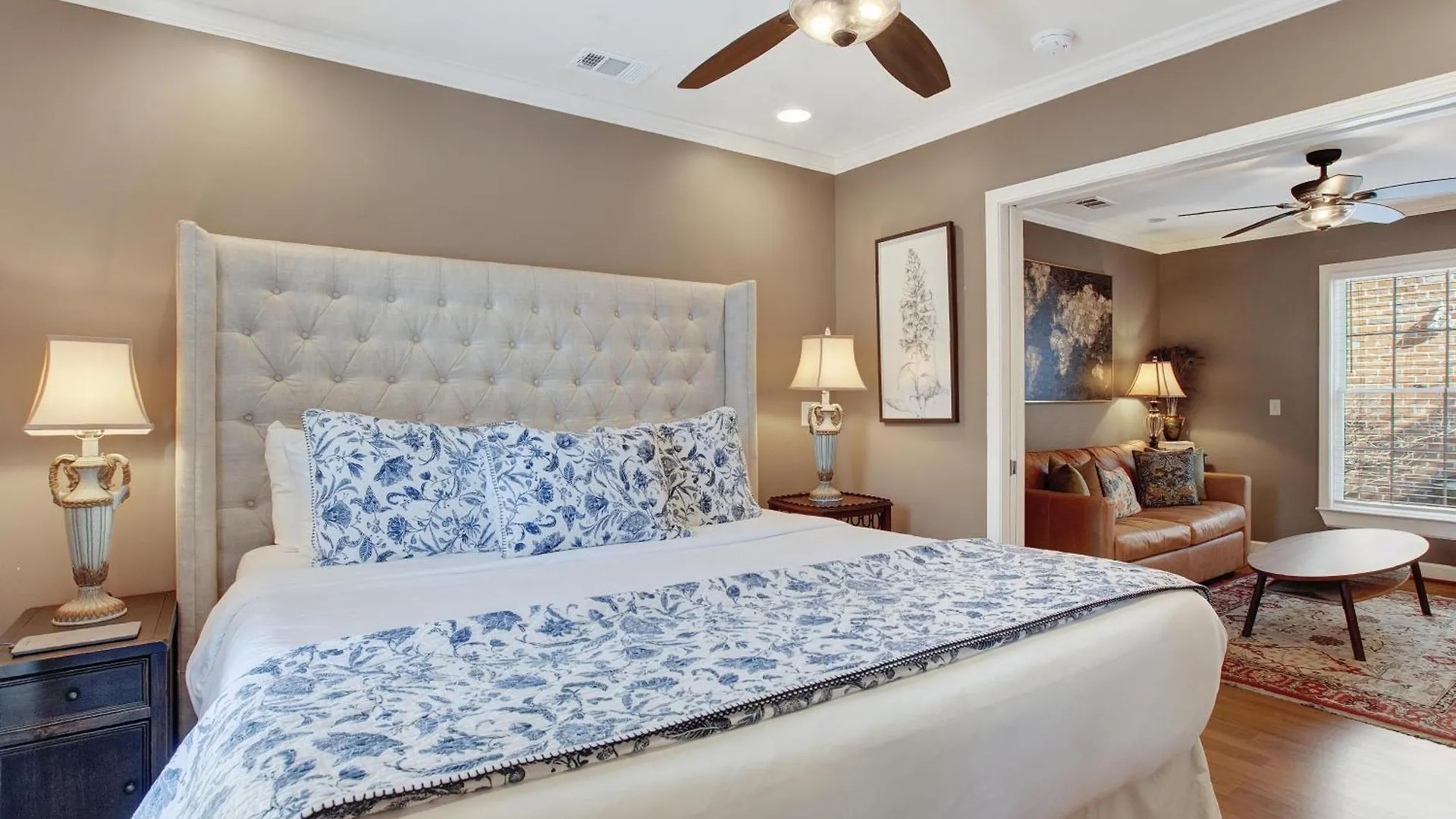Broughton Street Carriage House דירה