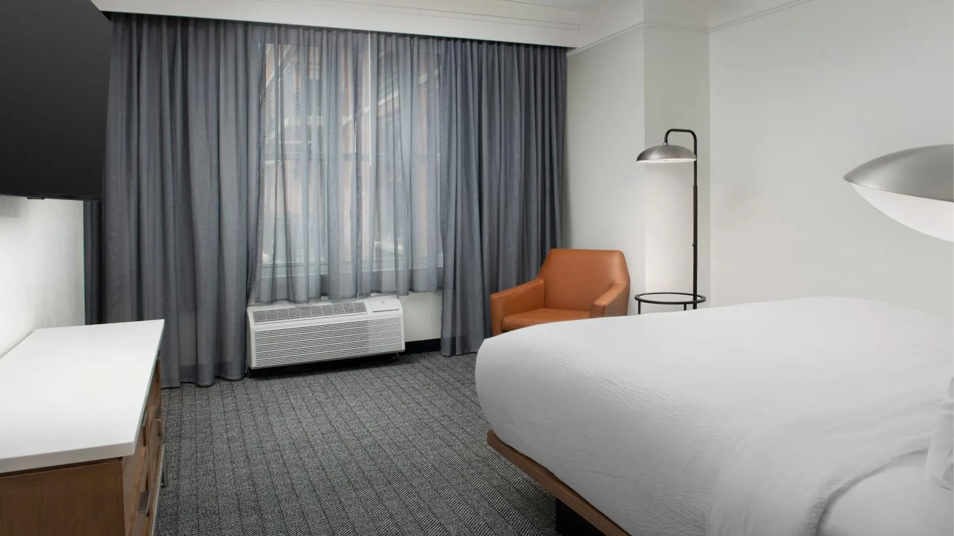 Courtyard By Marriott Downtown - Historic District 3*