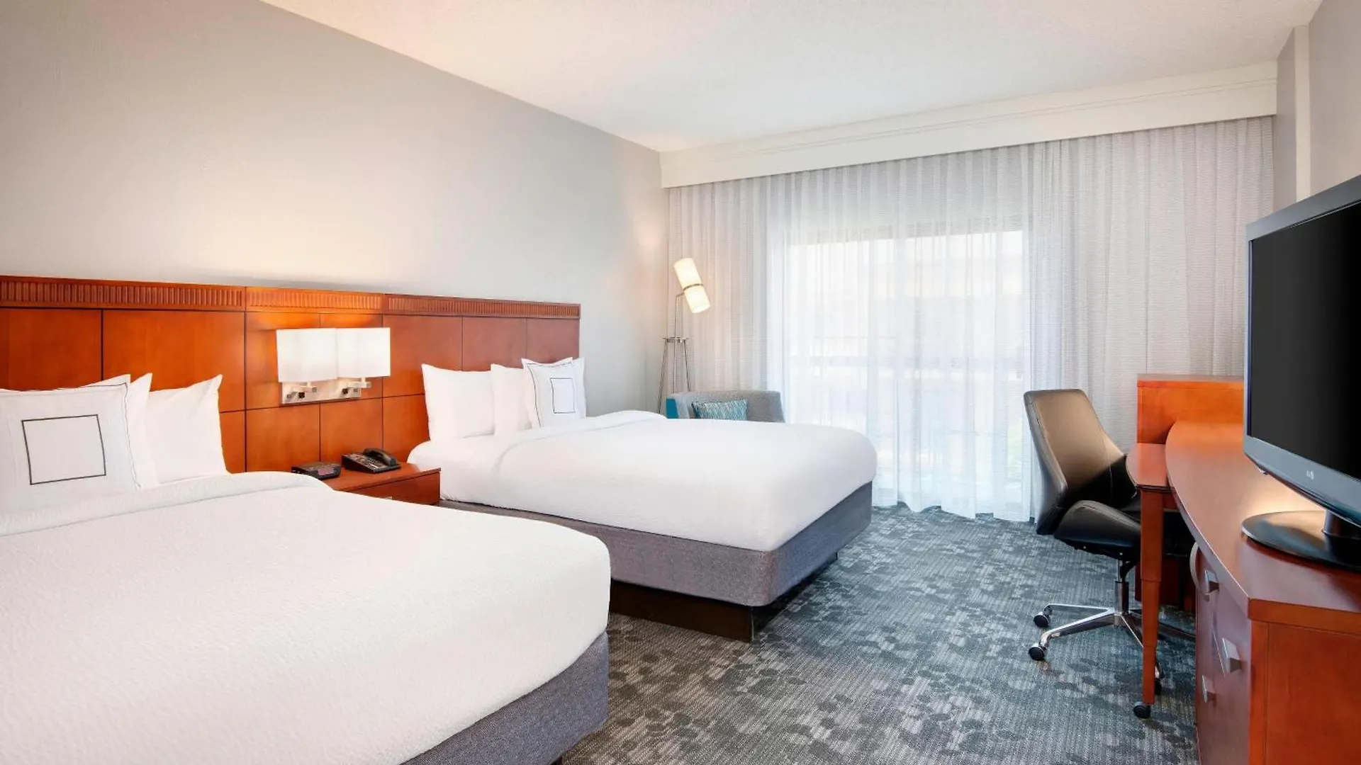 Courtyard By Marriott Midtown Savannah