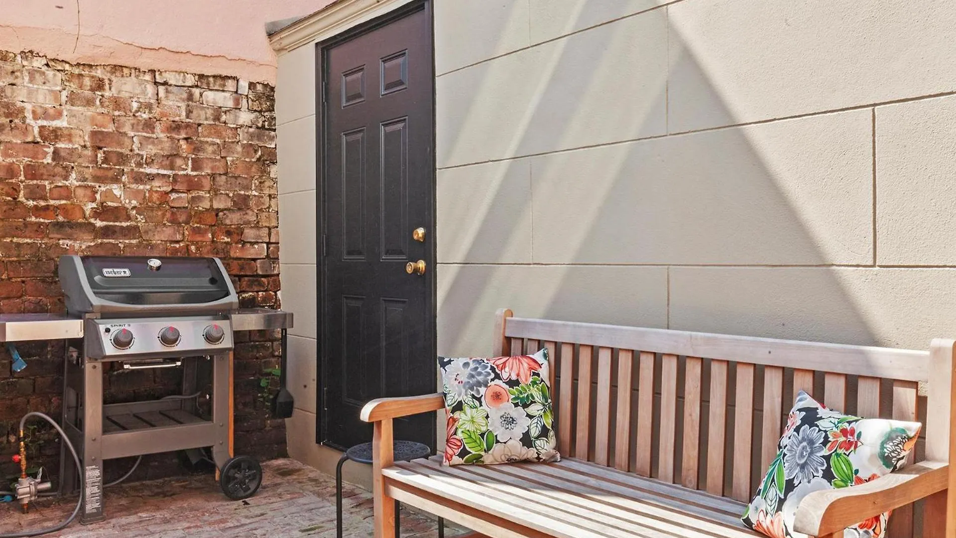 Luxury On Lincoln Savannah