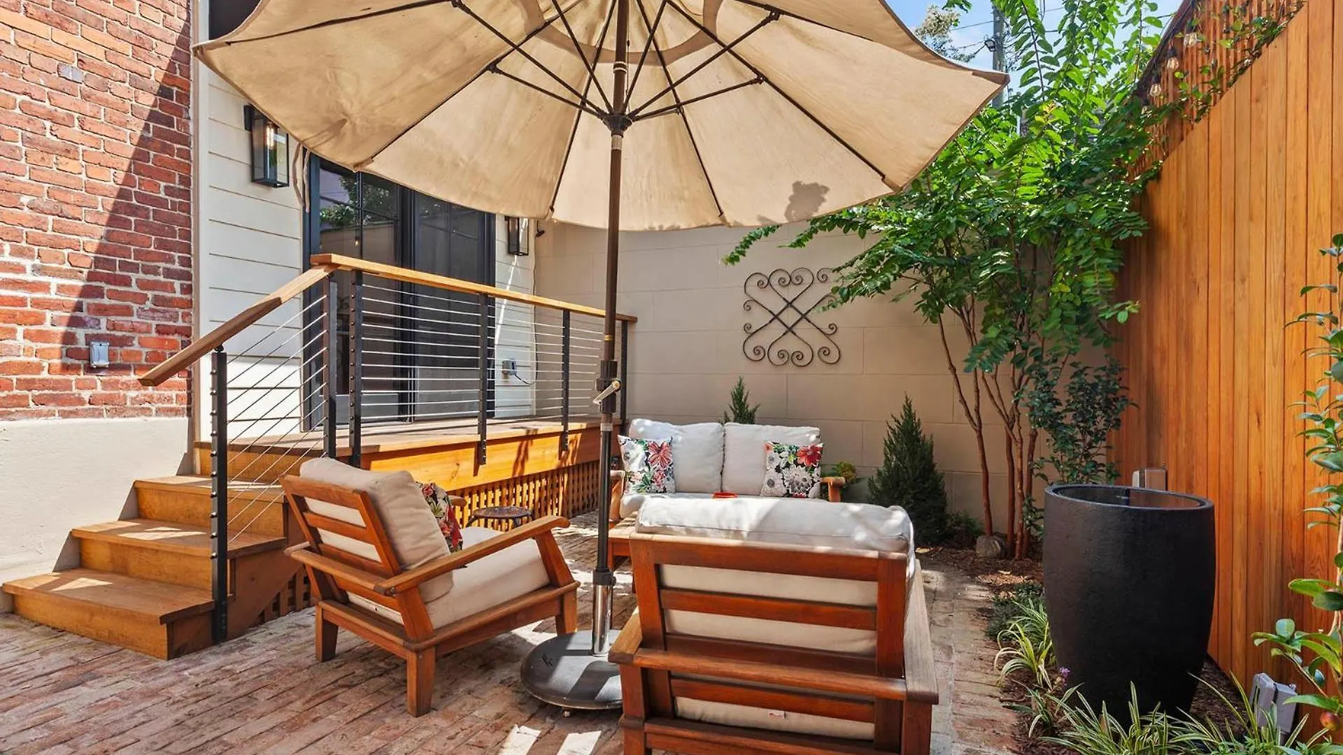 Luxury On Lincoln Savannah