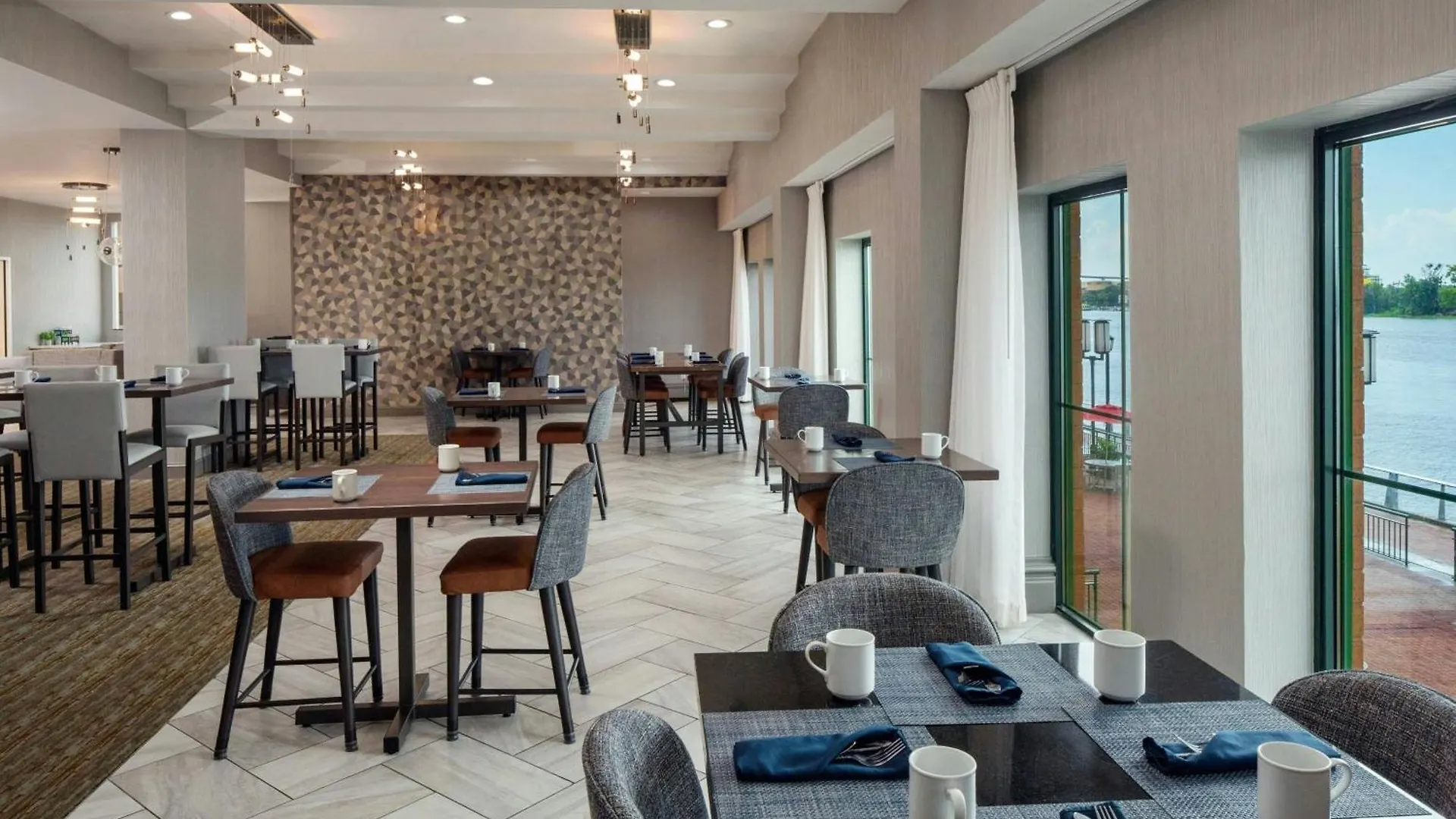 Marriott Riverfront 4*