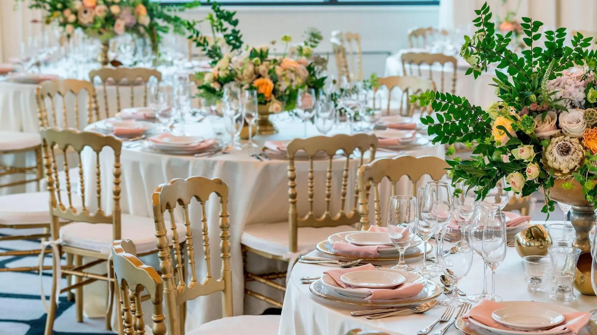 Perry Lane Hotel, A Luxury Collection Hotel, Hotel
