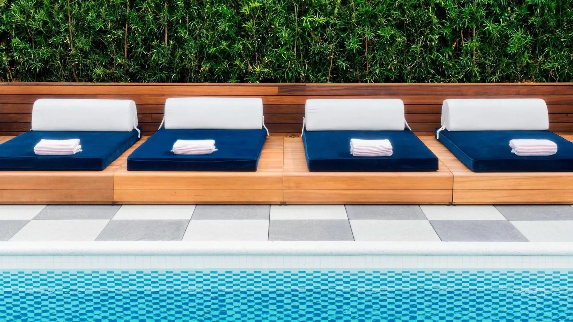Perry Lane Hotel, A Luxury Collection Hotel, Hotel 5*