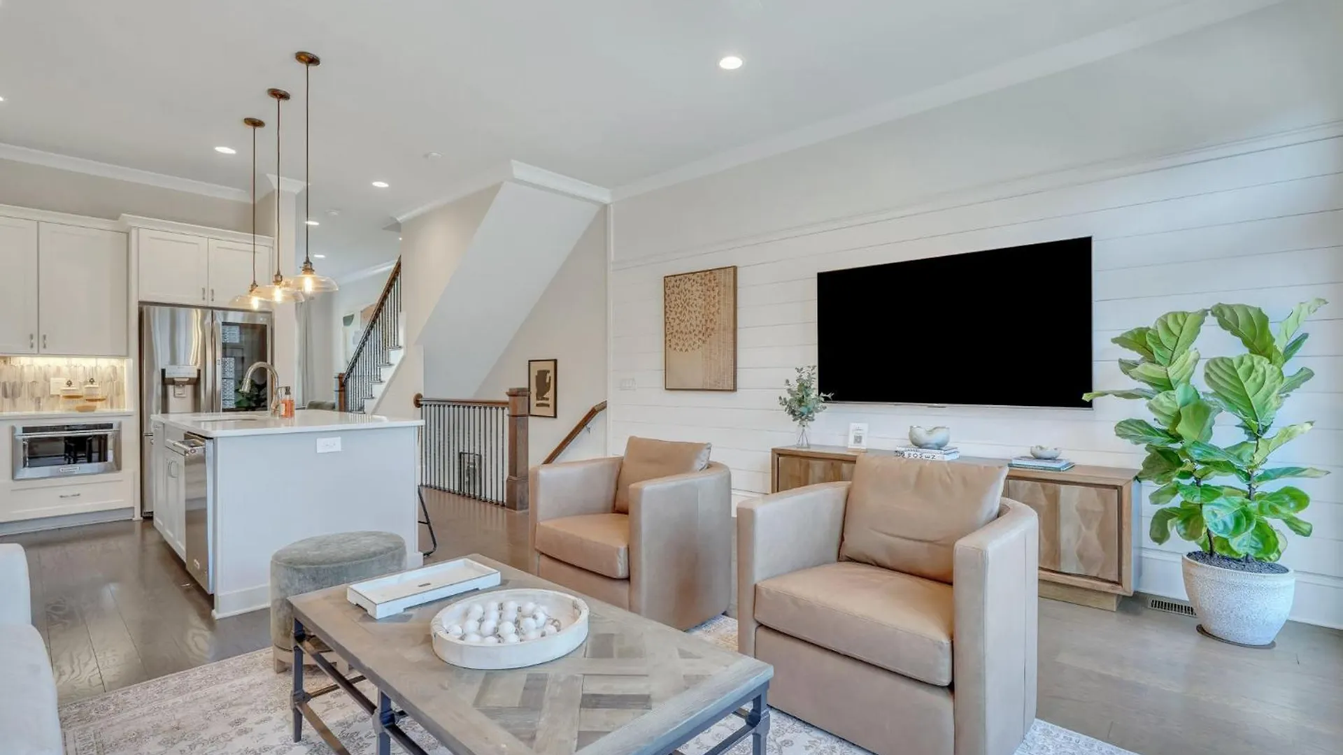 Waterside Retreat, Steps To River Street Holiday home *