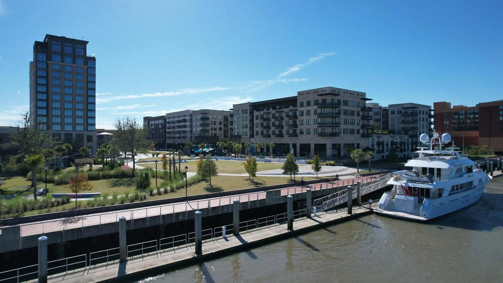 Waterside Retreat, Steps To River Street Holiday home