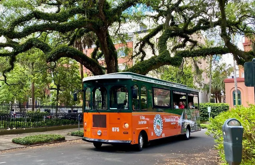 Charming & Bright 2 Bedroom - Close To Downtown - Airport Holiday home Savannah
