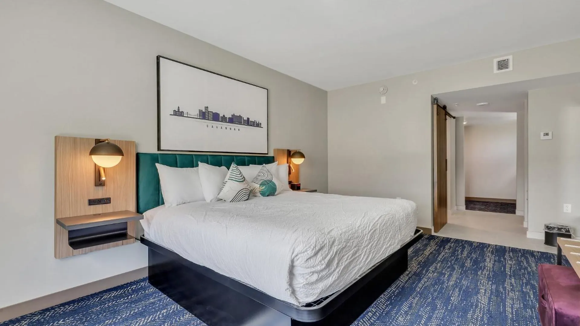 The Kingston 3* Garden City